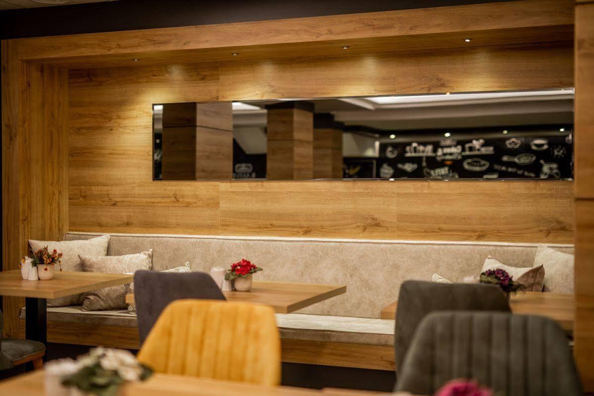 Adresin Hotel Edirne Esterno foto